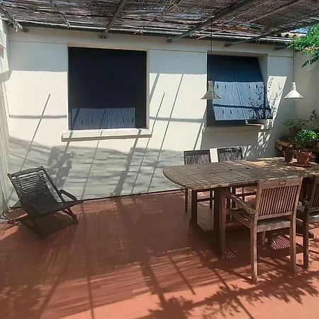 Grande Dans Maison En Garrigue Nimoise בית אירוח *